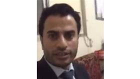 فيديو - مقيم يمني يعثر على حقيبة بها أكثر من 400 ألف ريال يعيدها لأصحابها