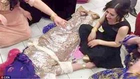 بعد رفضها الزواج من ابن عمها.. قتلوها في حفل زفاف