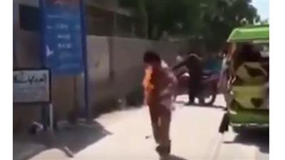 بالفيديو - بطارية محمول تُشعل النيران بجسد باكستاني