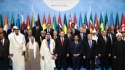 القمة الإسلامية تهنئ سمو أمير البلاد بمنحه لقب «قائد للعمل الإنساني»