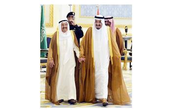 حضرة صاحب السمو أمير البلاد الشيخ صباح الأحمد الجابر الصباح أثناء وصوله وفي استقباله خادم الحرمين الشريفين الملك سلمان بن عبدالعزيز