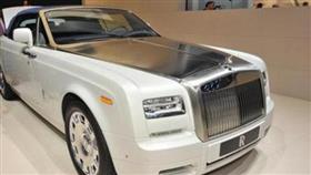 سعودية تعرض على شاب مليون ريال وسيارة رولز رويس لحرق شقيقها وأسرته!