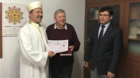 سبعيني بريطاني يعتنق الإسلام في تركيا