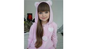 طفلة روسية تحصل على لقب «أجمل طفلة في العالم»