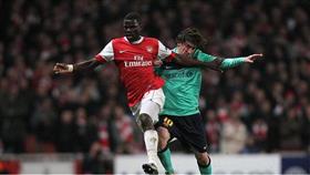 إيبوي في مباراة سابقة أمام ليونيل ميسي عام 2011