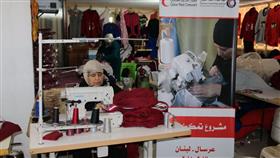 ملابس من الهلال الأحمر الكويتي والقطري للاجئين السوريين في عرسال