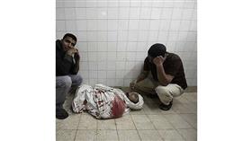 فادي أبو صلاح الشهيد المقعد.. فقد رجليه في حرب غزة وقتله رصاص الاحتلال فادي أبو صلاح الشهيد المقعد.. فقد رجليه في حرب غزة وقتله رصاص الاحتلال