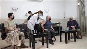 العاهل الأردني يتلقى لقاح كورونا العاهل الأردني يتلقى لقاح كورونا