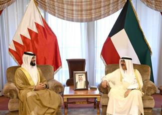 ممثل سمو أمير البلاد سمو ولي العهد يستقبل ممثل ملك البحرين في مقر إقامة سموه بجدة