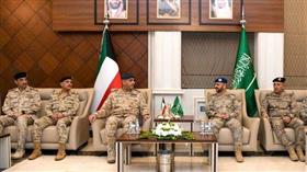 رئيس الأركان يبحث مع نظيره السعودي تعزيز التعاون في المجال العسكري والدفاعي