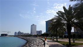 طقس شديد الحرارة والرياح مثيرة للغبار نهاراً حار‬ إلى مائل للحرارة‬ ليلاً.. والعظمى 50