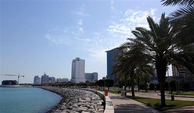 طقس شديد الحرارة والرياح مثيرة للغبار نهاراً حار‬ إلى مائل للحرارة‬ ليلاً.. والعظمى 50