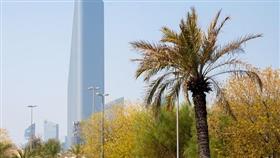 طقس حار والرياح مثيرة للغبار نهارًا مائل للحرارة إلى معتدل ليلًا.. والعظمى 38