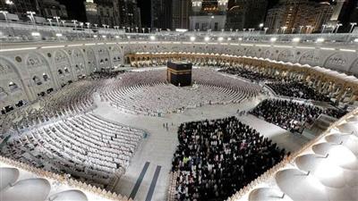 السعودية تتيح أداء العمرة لجميع حاملي التأشيرات