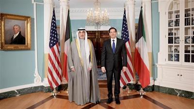 النائب الأول يبحث مع وزير الخارجية الأمريكي تعزيز التعاون الأمني والدبلوماسي بين الكويت وواشنطن