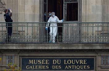 فرنسا.. اعتقال 5 أشخاص متهمين بسرقة اللوفر