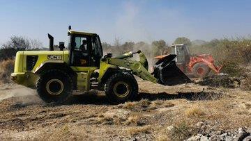 حريق هائل في ولاية نزوى بسلطنة عمان وفرق الدفاع تتدخل