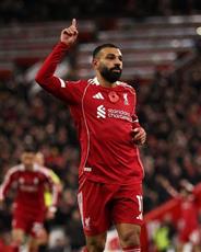 ليفربول يعود إلى سكة الانتصارات بفوزه على أستون فيلا 2-0 في الدوري الإنجليزي