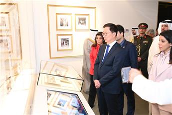 نائب الرئيس الصيني يقوم بزيارة إلى متحف قصر السلام