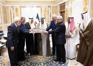 سمو الأمير يستقبل رئيس وأعضاء مجلس أمناء مركز أكسفورد للدراسات الإسلامية