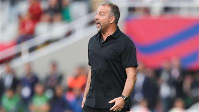 هانز فليك ينفي شائعات مغادرته برشلونة ويؤكد التزامه الكامل بالفريق