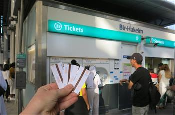 وداع تاريخي.. باريس تطوي صفحة 125 عاماً بإلغاء تذاكر المترو الورقية نهائياً