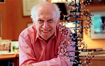 وفاة عالم الأحياء الأمريكي جيمس واتسون رائد أبحاث الحمض النووي عن 97 عاماً