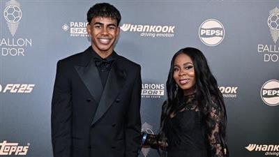 350 يورو مقابل التقاط صورة ومقعد على مائدة والدة يامال