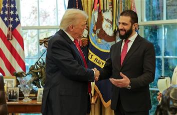 ترامب يعطّر الشرع والرئيس السوري يرد بهدية من عبق التاريخ