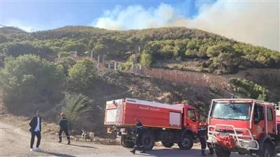 الحرائق تزحف نحو المجمعات السكانية ببلدية مسلّمون بولاية تيبازة الجزائرية