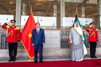 سمو رئيس الوزراء يستقبل نظيره الفيتنامي في قصر بيان وسط مراسم استقبال رسمية