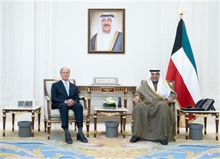 سمو ولي العهد يستقبل رئيس مجلس الإدارة والرئيس التنفيذي لشركة بلاك روك