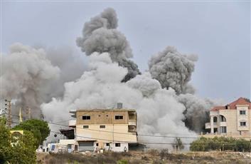 الغارديان: أدلة جديدة على استخدام إسرائيل ذخائر عنقودية محرمة في قصف جنوب لبنان