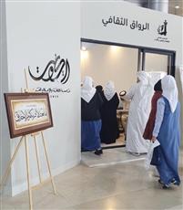 ورشة الخط العربي والزخرفة الإسلامية تستقطب رواد معرض الكويت الدولي الـ48 للكتاب
