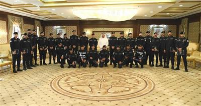 عذبي الناصر يكرّم ضباط وأفراد مديرية أمن محافظة الفروانية