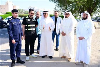 محافظ الفروانية يتفقد جودة أعمال صيانة الطرق في العارضية