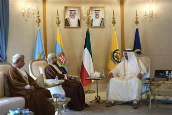 وزير الدفاع يبحث مع السفير العماني موضوعات مشتركة