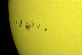 نشاط شمسي غير مسبوق.. بقعة عملاقة تثير قلق العلماء