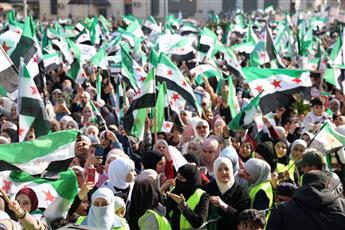 احتفالات شعبية حاشدة في ساحة العاصي بمدينة حماة في ذكرى مرور عام على سقوط نظام الأسد