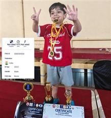 طفل عمره 3 سنوات يدخل تاريخ الشطرنج العالمي