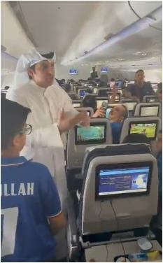 وزير الإعلام ووزير الشباب لجمهور الأزرق: أنتم المحفز الأول للاعبين لتقديم أداء متميز