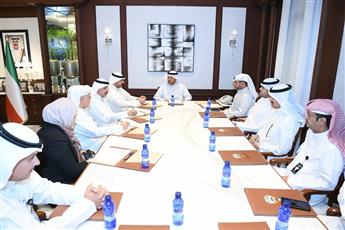 عذبي الناصر يعقد اجتماعاً لمعالجة ملف سكن العزاب في محافظة الفروانية