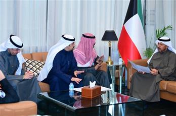 محافظ الفروانية يستقبل أهالي خيطان ويستمع إلى احتياجاتهم الخدمية