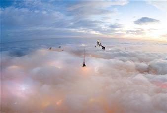 الضباب الكثيف يصنع مشاهد فريدة في سماء الكويت