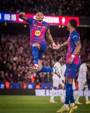 بهدفي رافينيا.. برشلونة يعزز صدارته بالفوز 2-0 على أوساسونا