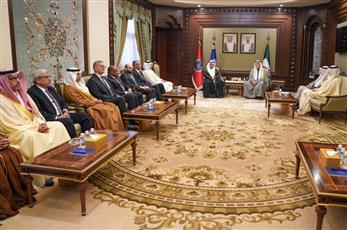 رئيس مجلس الوزراء بالإنابة بحث تعزيز التعاون مع وزراء «أوابك»