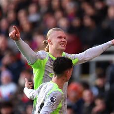 مانشستر سيتي يعبر كريستال بالاس بثلاثية نظيفة ويواصل مطاردة الصدارة