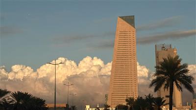 السحب تزيّن سماء الكويت بلوحات بديعة