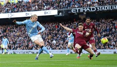 مانشستر سيتي يتصدر مؤقتاً الدوري الإنجليزي بالفوز على وست هام 3-0 وهالاند يعزز صدارة الهدافين