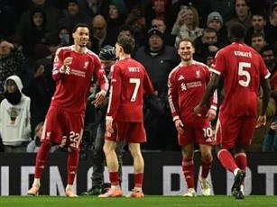 تغييرات سلوت تحسمها.. ليفربول يهزم توتنهام 2-1 رغم الغيابات والطردين